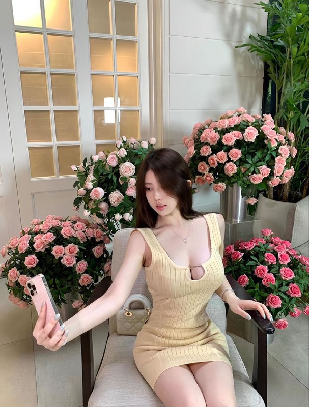 西安 大一艺术生 04年  170D•   清纯精致脸 童颜巨🐻•   乖巧听话 雪白无纹身•   纯欲风 s漫画身材蜜桃臀全球各地  各种类型  见面付💰换号了😂👇👇会员永久有效！现用客服：@AnnaGJ168私聊不了：@AnnaGJ168bot