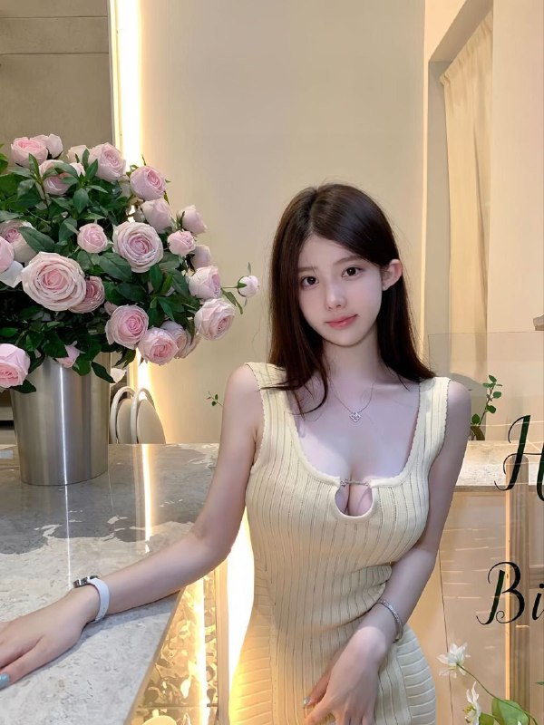 西安 大一艺术生 04年  170D•   清纯精致脸 童颜巨🐻•   乖巧听话 雪白无纹身•   纯欲风 s漫画身材蜜桃臀全球各地  各种类型  见面付💰换号了😂👇👇会员永久有效！现用客服：@AnnaGJ168私聊不了：@AnnaGJ168bot