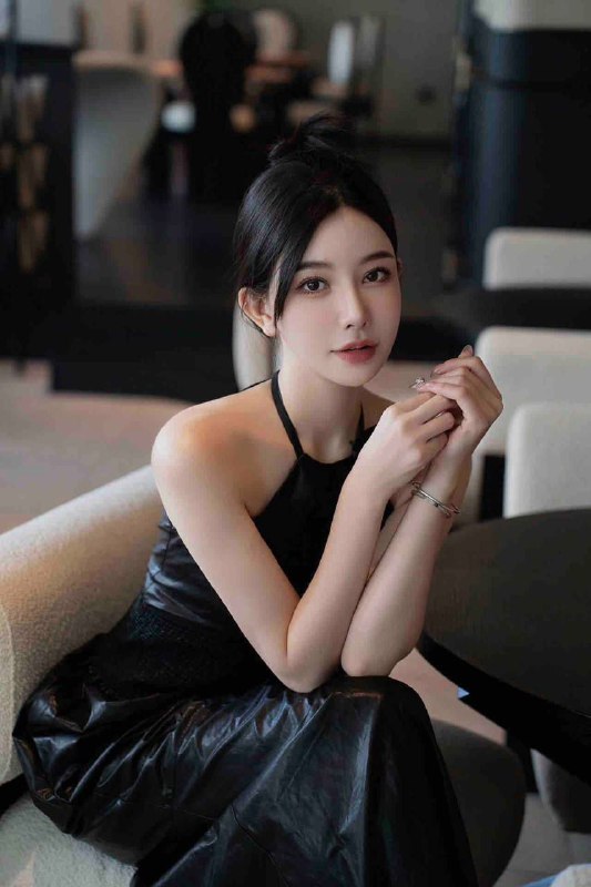 石家庄 173超模兼職佛系（只接待素质客户）皮肤雪白无纹身.性格超温柔.气质高级全球各地  各种类型  见面付💰换号了😂👇👇会员永久有效！现用客服：@AnnaGJ168私聊不了：@AnnaGJ168bot