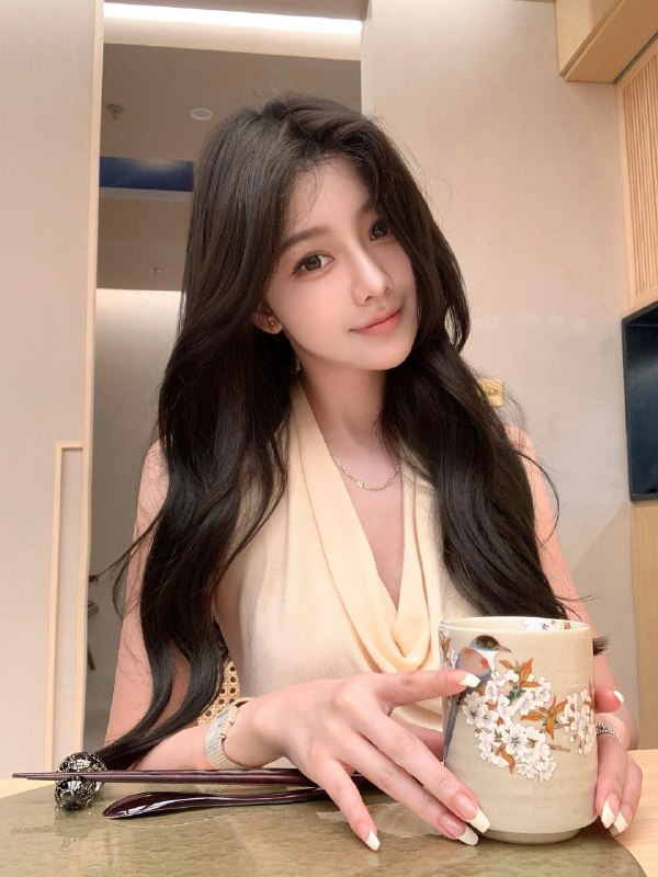 广州  陈佩琪  170  硬5⃣🌟圈外兼职🌟打扮洋气 高素质🌟皮肤雪白细腻 身高：170体重：45kg 年龄：00罩杯：真🐻D  真人真照  平时有健身、跳舞 可一字马