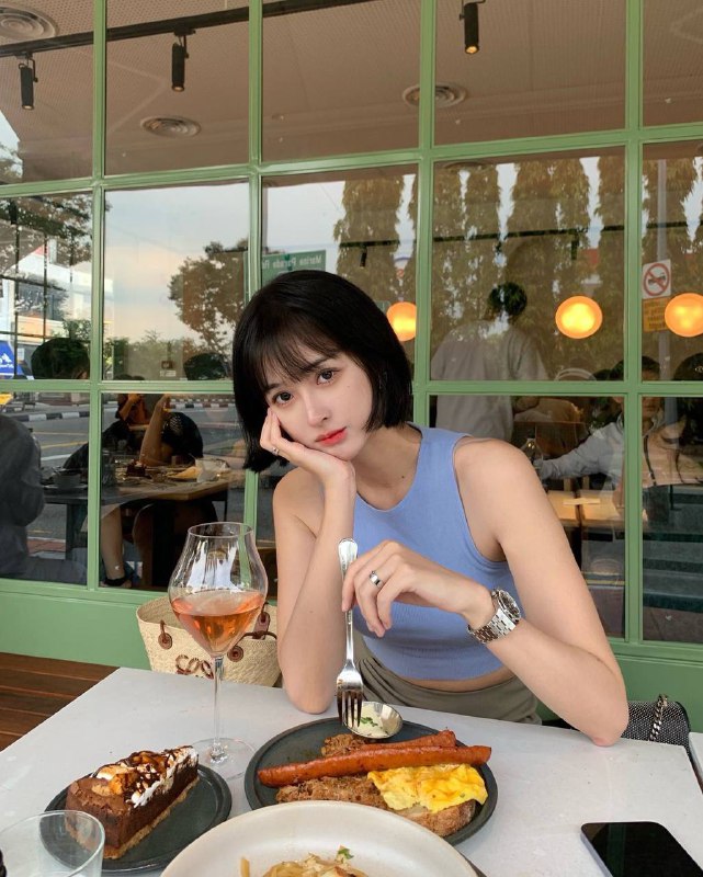 伦敦172c，真实网红博主，粉丝40万➕Ucl真实在校留学生，全欧洲可🪂，提前预约，真人真照