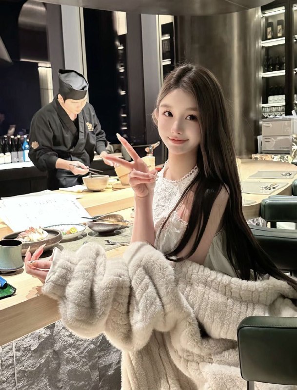 香港  极品天花板🐝170e🎤02年 真实大四艺术生在读 100%纯天然无整🎀爱好才艺---瑜伽 游泳 舞蹈 油画💧酒杯腿腿长腰细 三点超粉 紧致💧多女友感