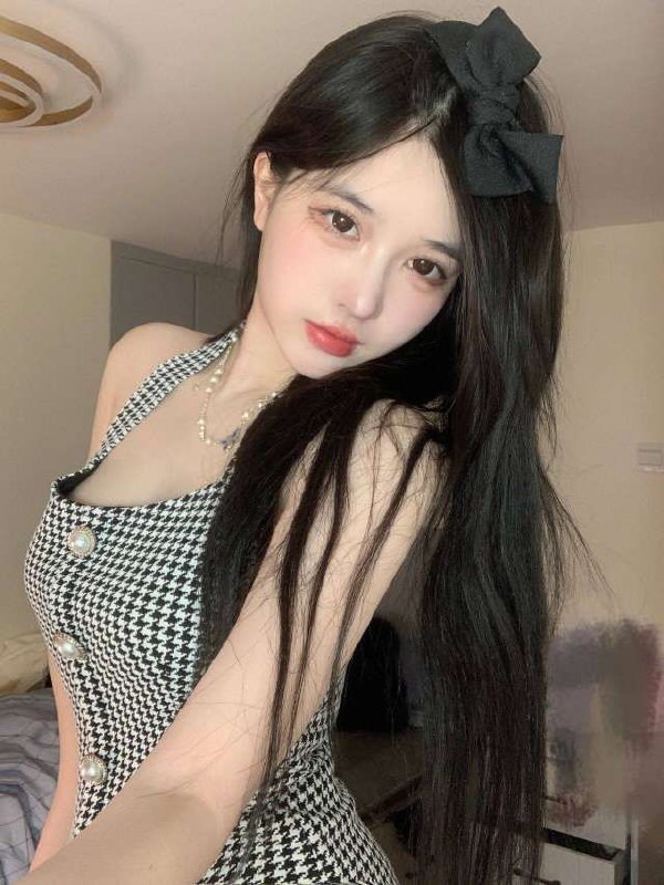 武汉极品新人01-173c胸围：C体重：47kg爱好：旅游🎨绘画🏊游泳学历：本科穿着大牌  气质甜美   又纯又欲你的初恋女友，满满的都是爱🥭点击联系客服