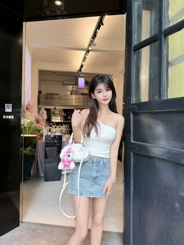 广州🌹170 橘子Height身高/170Weight体重/95·Bust胸围/D纯天然D蜜桃臀前凸后翘s型身材皮肤光滑雪白 吹弹可破温柔可爱可盐可甜真人真照支持验证本人比照片更好