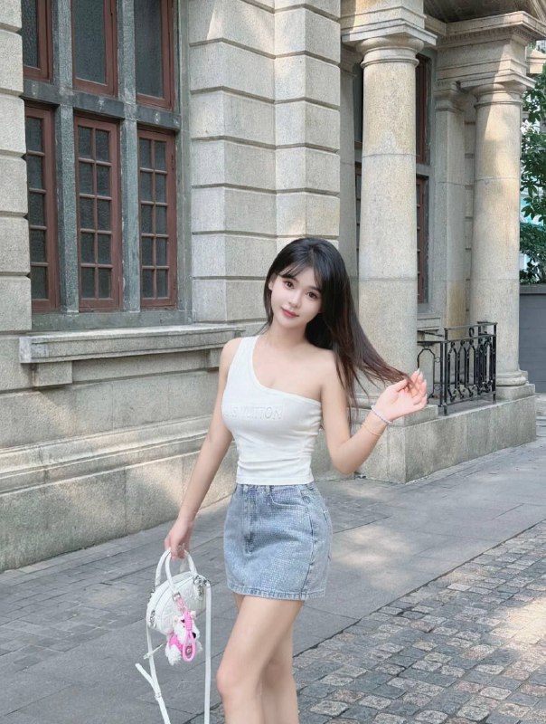 广州🌹170 橘子Height身高/170Weight体重/95·Bust胸围/D纯天然D蜜桃臀前凸后翘s型身材皮肤光滑雪白 吹弹可破温柔可爱可盐可甜真人真照支持验证本人比照片更好