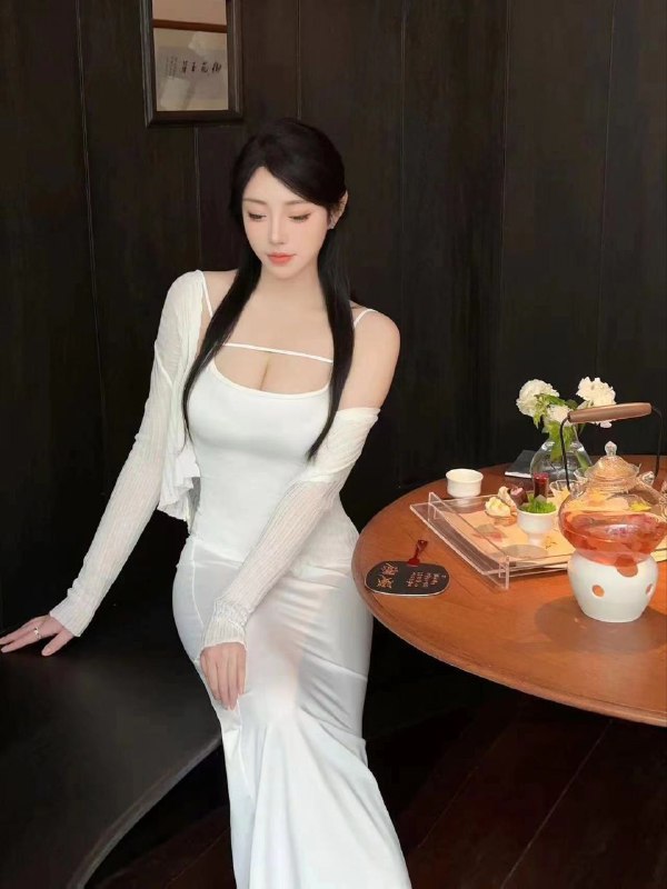 苏州极品女友系御姐❤️人99年   173E  0整肤白貌美🐻大🍑大  口🔥一流 巨sao高素质 高情商声音甜美  性格温柔期待与你的相遇💗乔🉑69🐍吻🈚️纹身