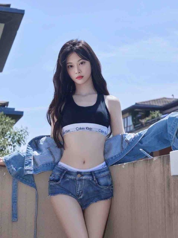 长春🌙新人刚下💦长春在校大学生兼职真实05全身雪白、蜜桃臀身高175可指定