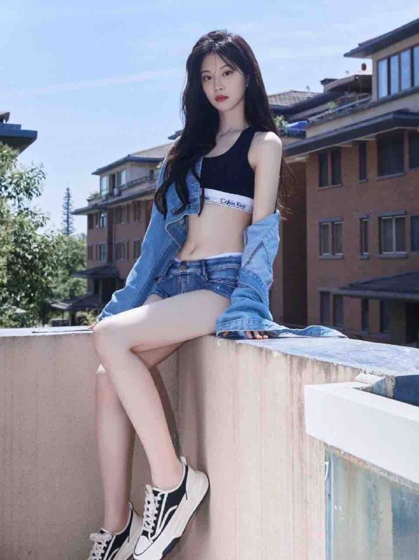 长春🌙新人刚下💦长春在校大学生兼职真实05全身雪白、蜜桃臀身高175可指定