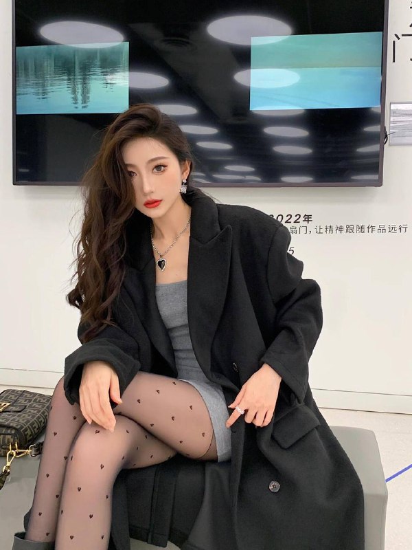 杨弈广州❤️人网红御姐 172  36d在职模特 天然无整▪️四肢纤细 𝗦處緊緻 气质体态完美▪洋气大牌 五官立体  皮肤细腻如缎▪️谈吐大方得体