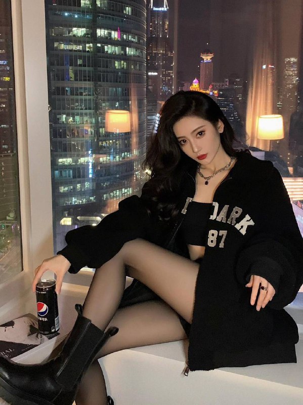 杨弈广州❤️人网红御姐 172  36d在职模特 天然无整▪️四肢纤细 𝗦處緊緻 气质体态完美▪洋气大牌 五官立体  皮肤细腻如缎▪️谈吐大方得体