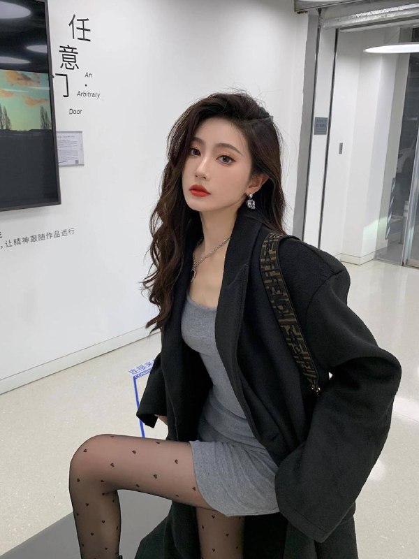 杨弈广州❤️人网红御姐 172  36d在职模特 天然无整▪️四肢纤细 𝗦處緊緻 气质体态完美▪洋气大牌 五官立体  皮肤细腻如缎▪️谈吐大方得体