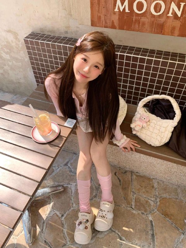 G09身高：165    胸围：c   体重：90 年龄：03气质冷艳型纯欲🧡真人真照🉑69kiss🉑情趣丝袜🈚纹身可纯可欲 冷艳十足 全身无赘肉A4腰Fw好 乖巧听话不事不催你的理想女友🐝▸高素质 温文尔雅 兼职🎬▸牛奶雪白肌 温柔体贴 十足女友𝘧𝘦𝘦𝘭▸甜美惹人爱  声音嗲嗲娃娃音第一次下水 本人温柔体贴可爱大方 求哥哥给一次机会让我好好服务您  求哥哥指教💗🉑解锁各种动作 配合度极佳 待哥哥如初恋般热情 主动索吻 主动口 主动求干 您的初恋女孩👧。