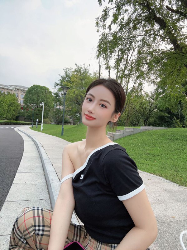 175E兼职健身教练女神网红模特 肤白貌美🌟需要安排点击预约:@AnnaGJ168📲被双向限制请联系:@AnnaGJ168bot【安娜国际外围】广州高端外围为极搜长期重金付费广告，请放心消费，秉持客户满意度，客户忠诚度，客户超值惊喜的客户关系理念，放心预约。