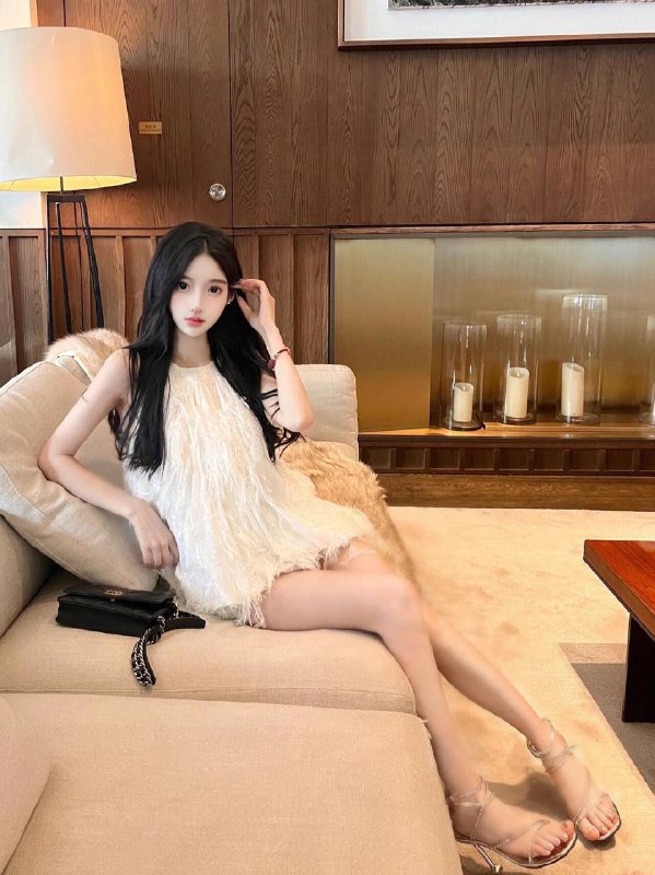 #广州网红168d 02  • 通体雪白，可纯可欲🌟需要安排点击预约:@AnnaGJ168📲被双向限制请联系:@AnnaGJ168bot【安娜国际外围】深圳、广州高端外围为极搜长期重金付费广告，请放心消费，秉持客户满意度，客户忠诚度，客户超值惊喜的客户关系理念，放心预约。